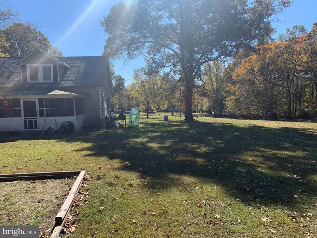 a view of a yard in front of a building