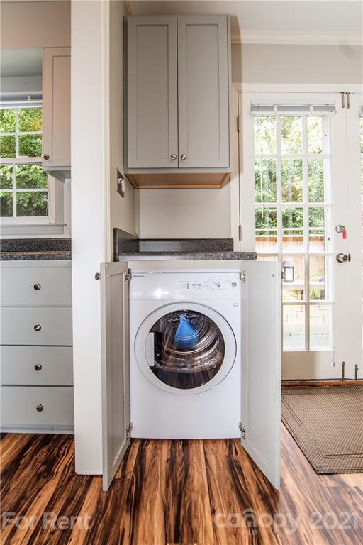 852 McAlway Road Charlotte, NC 28211 - Photo 13 of 26 a utility room with dryer and washer