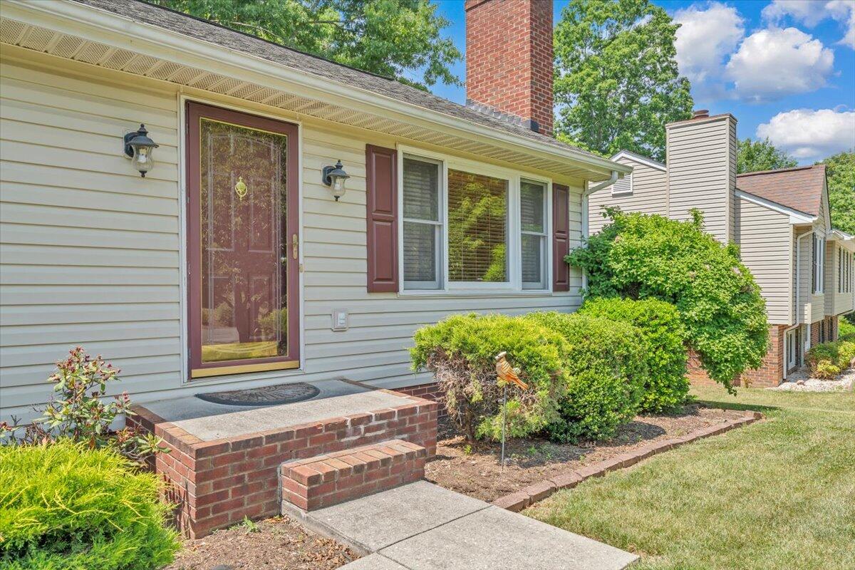 165 Fox Fire Cloverdale, VA 24077 - Photo 3 of 54 03-MIB07128