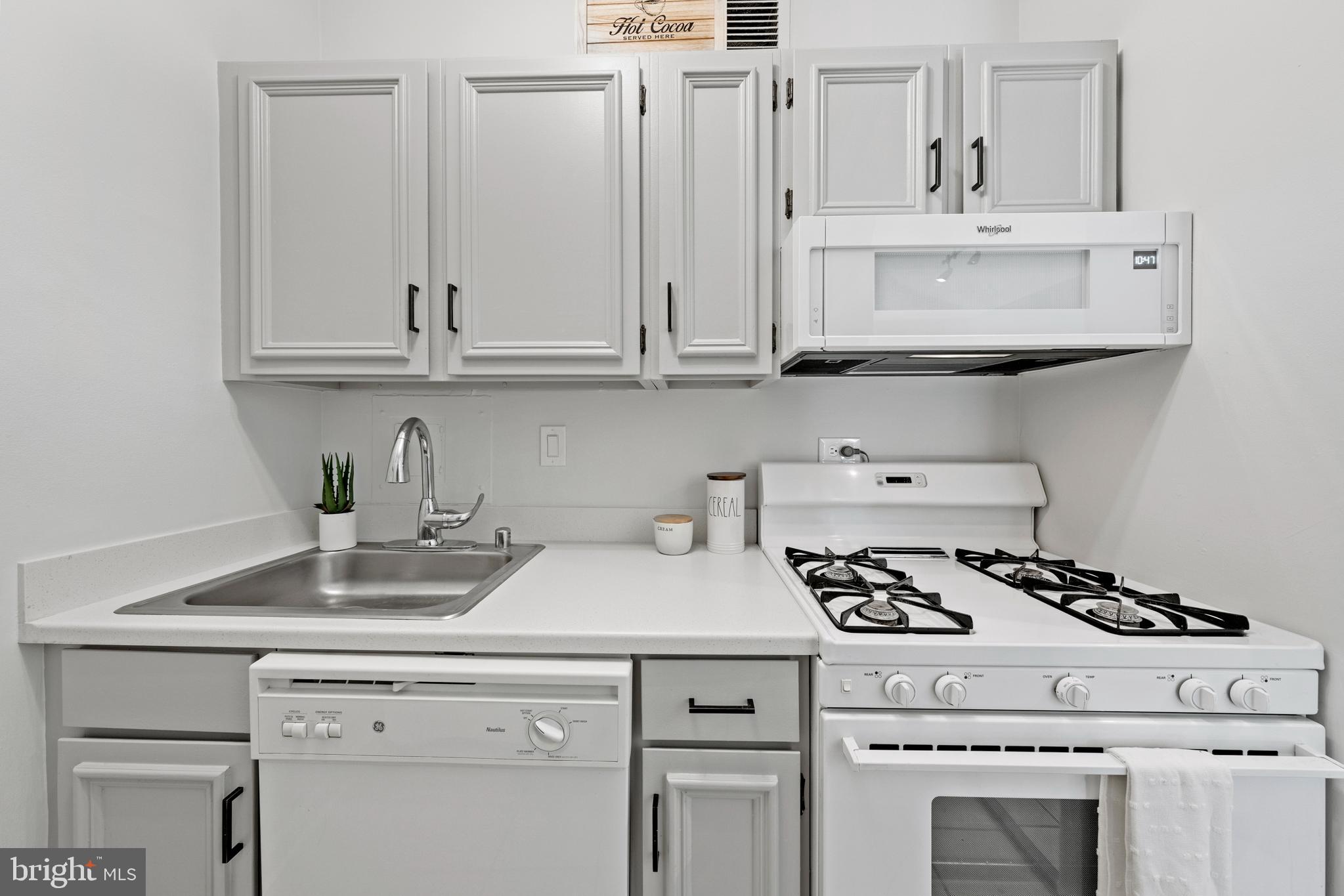 2755 Ordway Street Northwest, Unit 202 Washington, DC 20008 - Photo 7 of 15