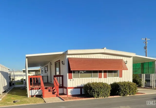 a view of a house with sitting area