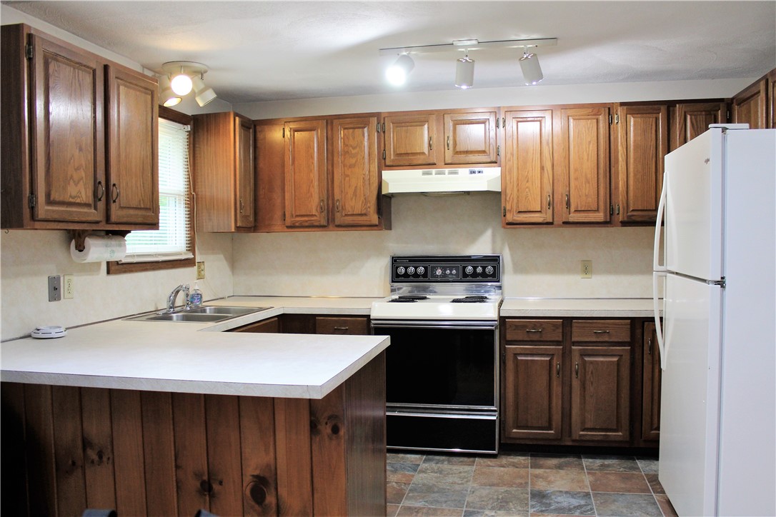 7 Isaac Fiske Road Coventry, RI 02827 - Photo 2 of 23