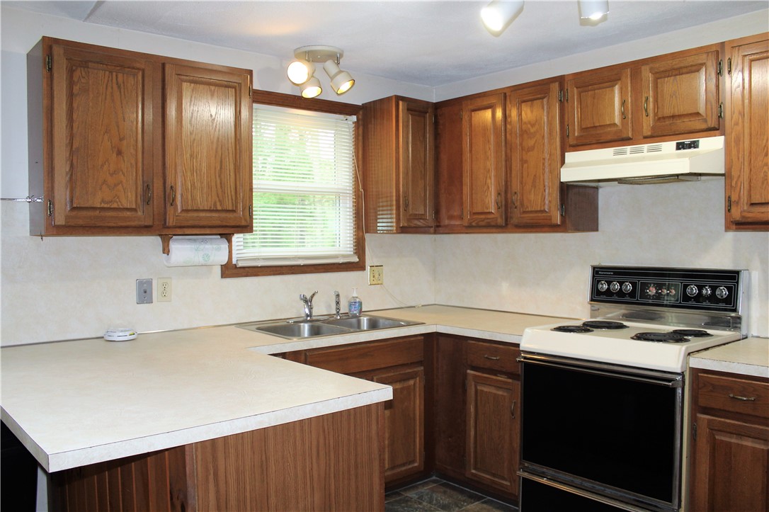 7 Isaac Fiske Road Coventry, RI 02827 - Photo 3 of 23