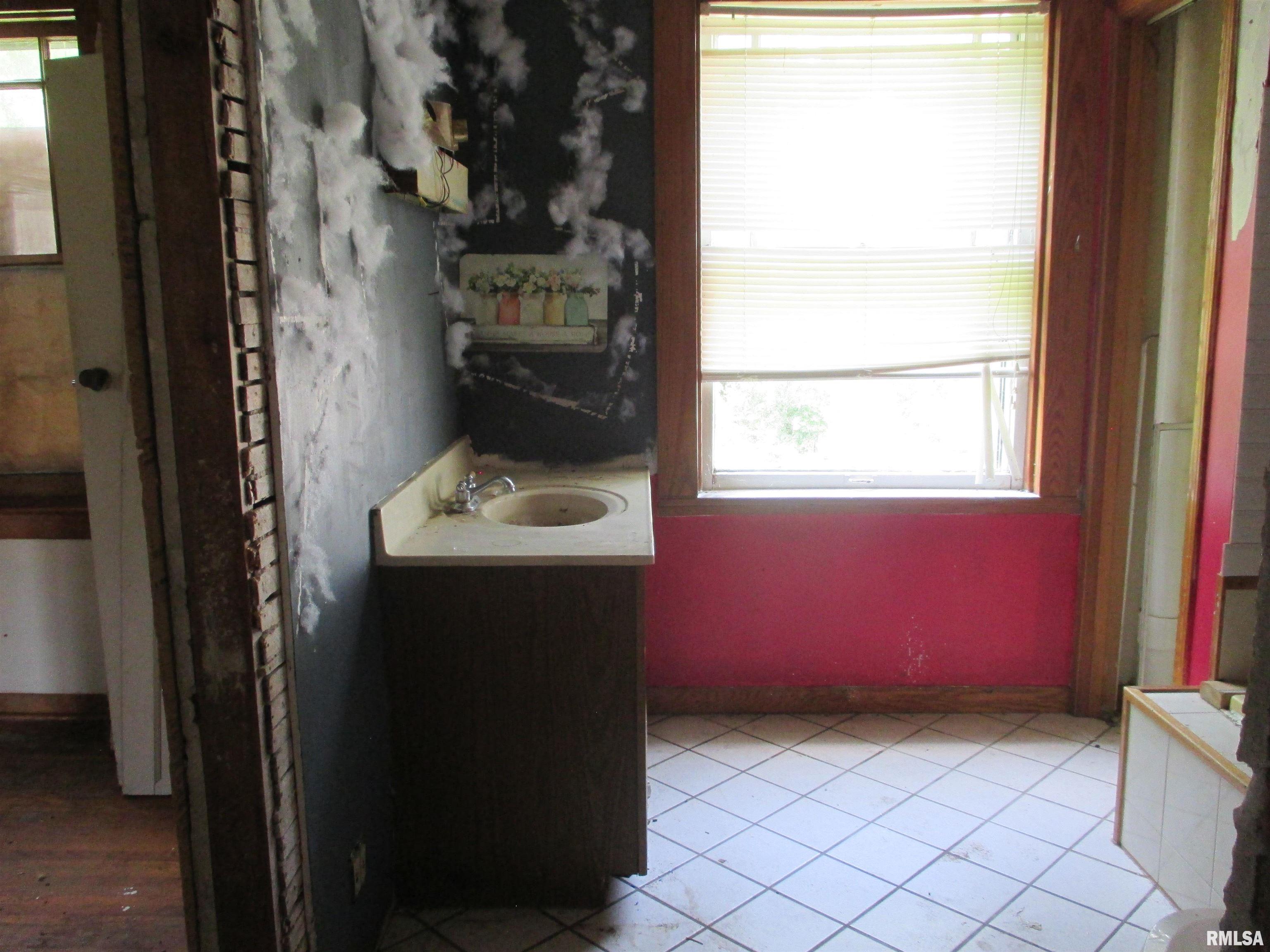 1401 East Rouse Avenue Peoria, IL 61603 - Photo 12 of 20 Gallery Image 12