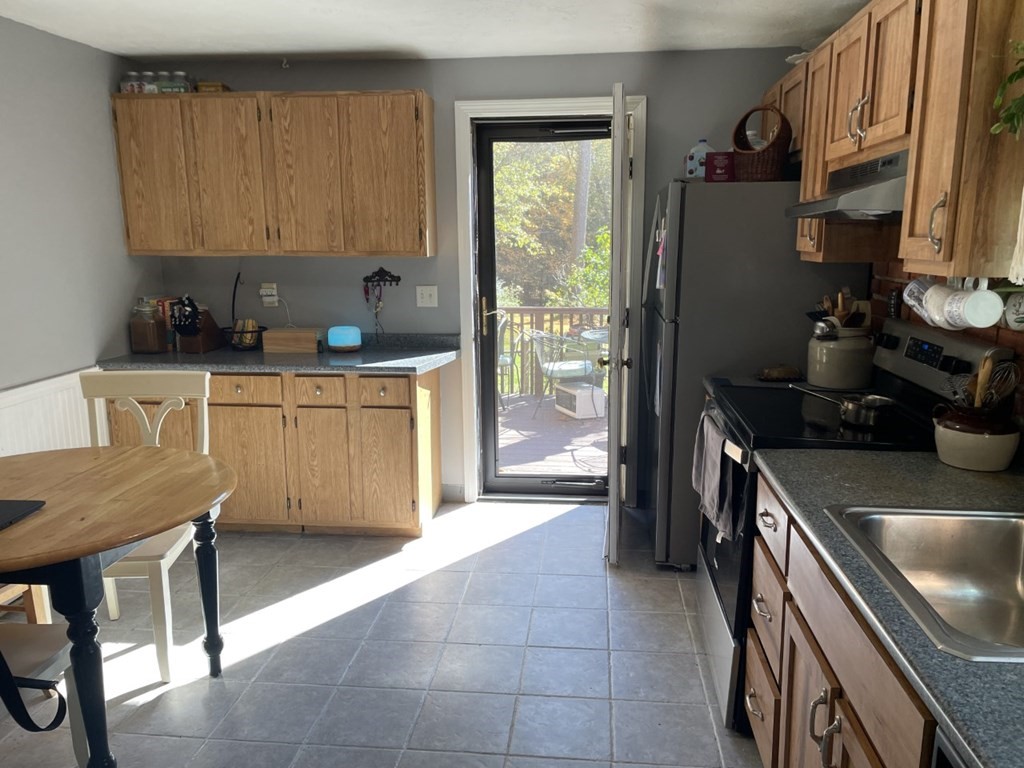 574 Dedham Street, Unit 574 Wrentham, MA 02093 - Photo 4 of 14
