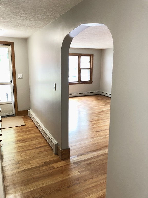 28 Dana Street Springfield, MA 01104 - Photo 3 of 27 Gallery Image 3