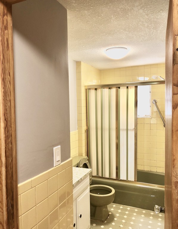 28 Dana Street Springfield, MA 01104 - Photo 5 of 27 Gallery Image 5