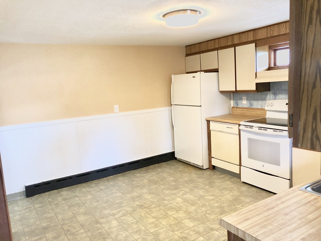 28 Dana Street Springfield, MA 01104 - Photo 7 of 27 Gallery Image 7