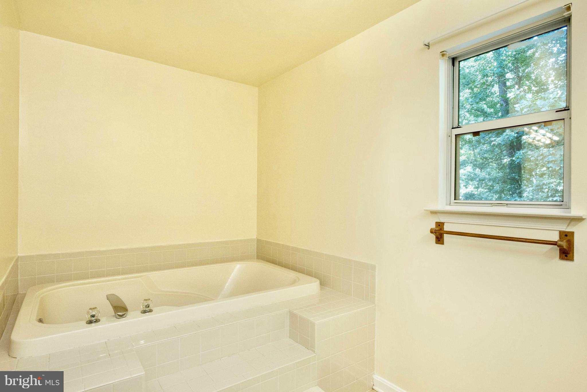 11500 Ropeknot Road Lusby, MD 20657 - Photo 16 of 30 Master Suite Feature Full Soaking Tub