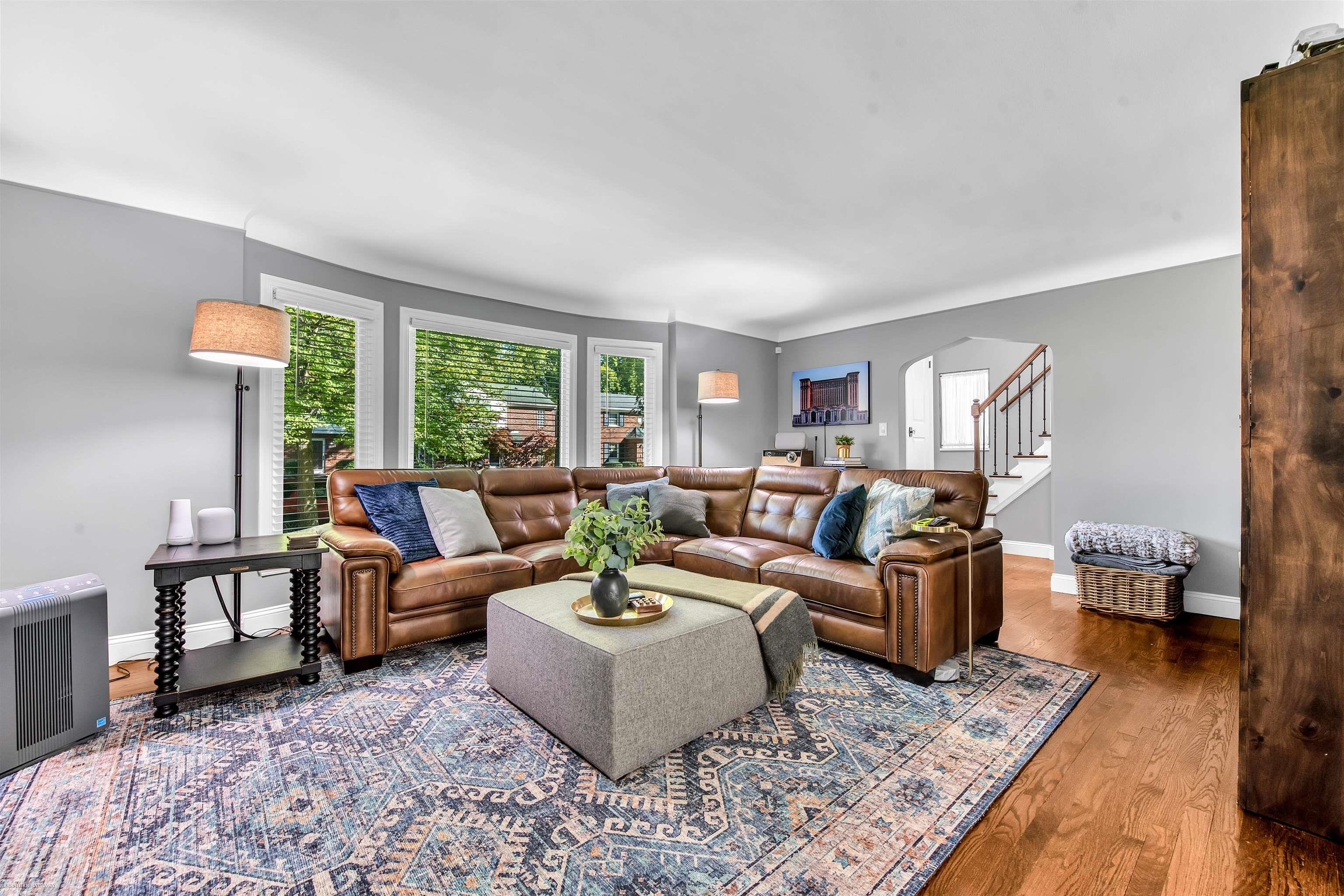 1725 Newcastle Road Grosse Pointe, MI 48236 - Photo 5 of 37 50092516-4.JPG