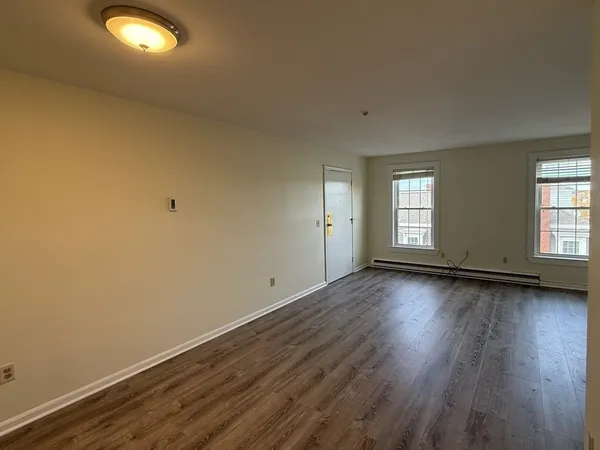 $2,200 | 8-10 Essex Street, Unit 5, Andover, MA 01810