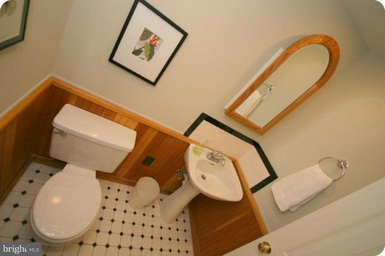 10915 Hunt Club Road Reston, VA 20190 - Photo 12 of 27 a bathroom with a toilet and a mirror