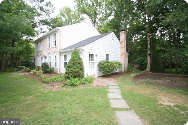 10915 Hunt Club Road Reston, VA 20190 - Photo 22 of 27 a view of backyard of house with green space