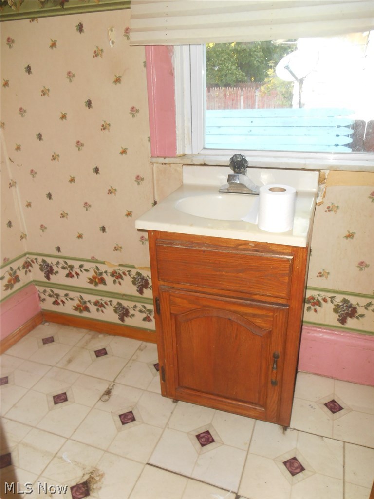 986 Chalker Street Akron, OH 44310 - Photo 6 of 17 Gallery Image 6