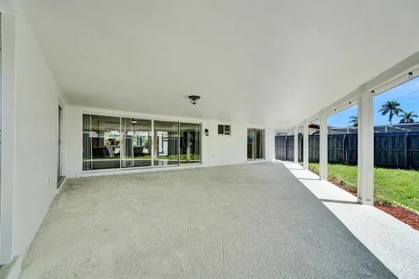 a view of a house with backyard and tree