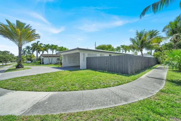 a view of a backyard with palm tree