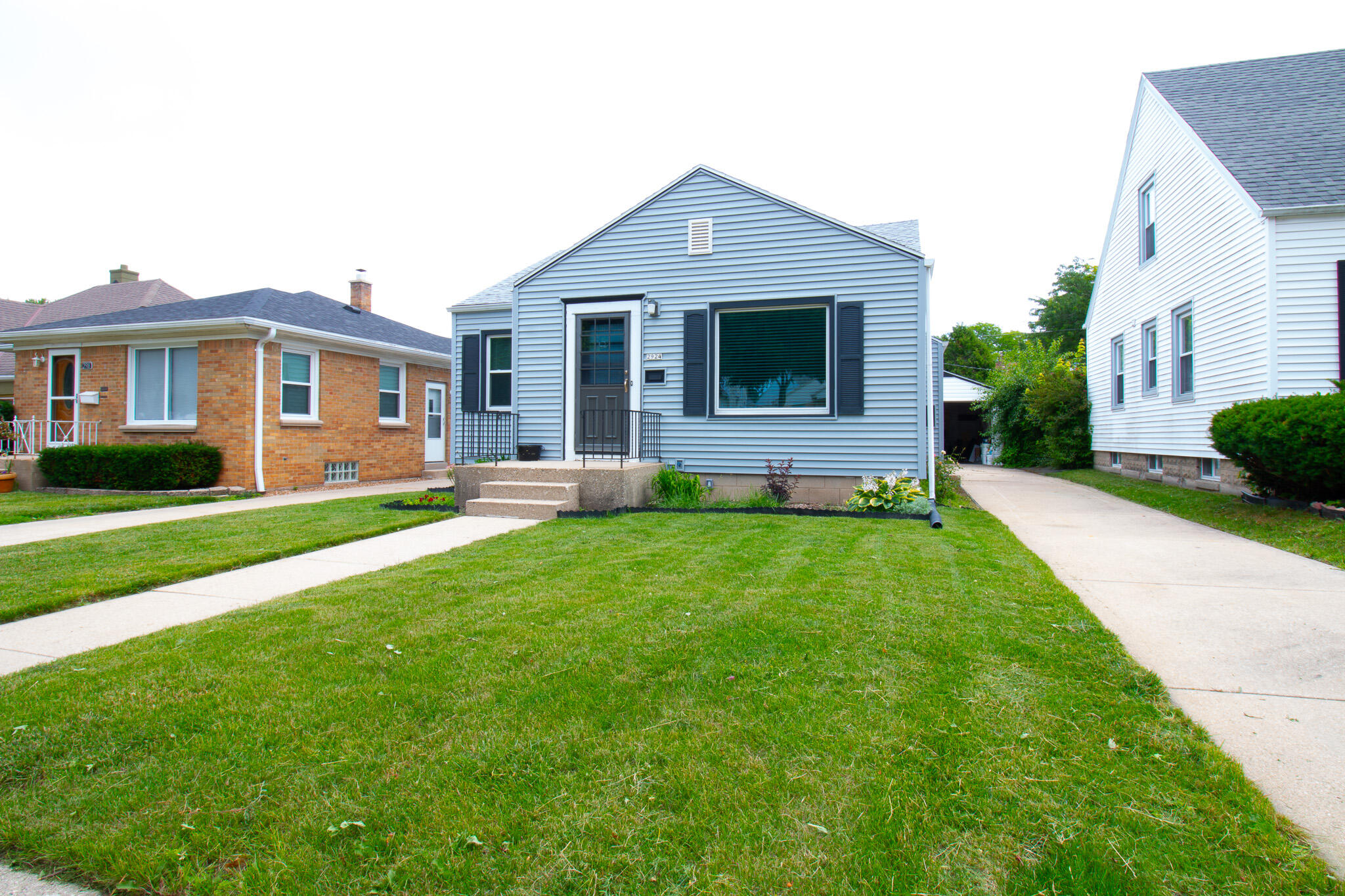 2924 South 46th Street Milwaukee, WI 53219 - Photo 3 of 22 IMG_2390