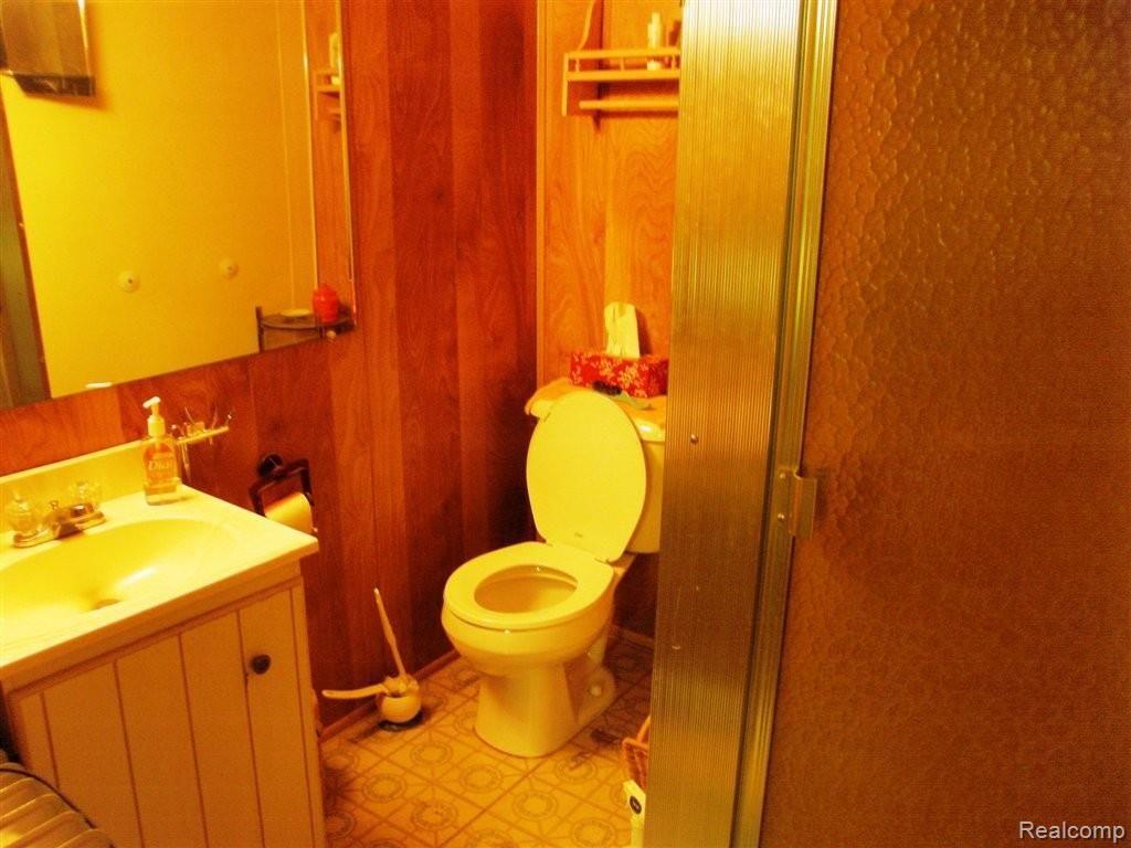 17400 Rudgate Street, Unit 81 Southgate, MI 48195 - Photo 18 of 19 bsmt bath.JPG
