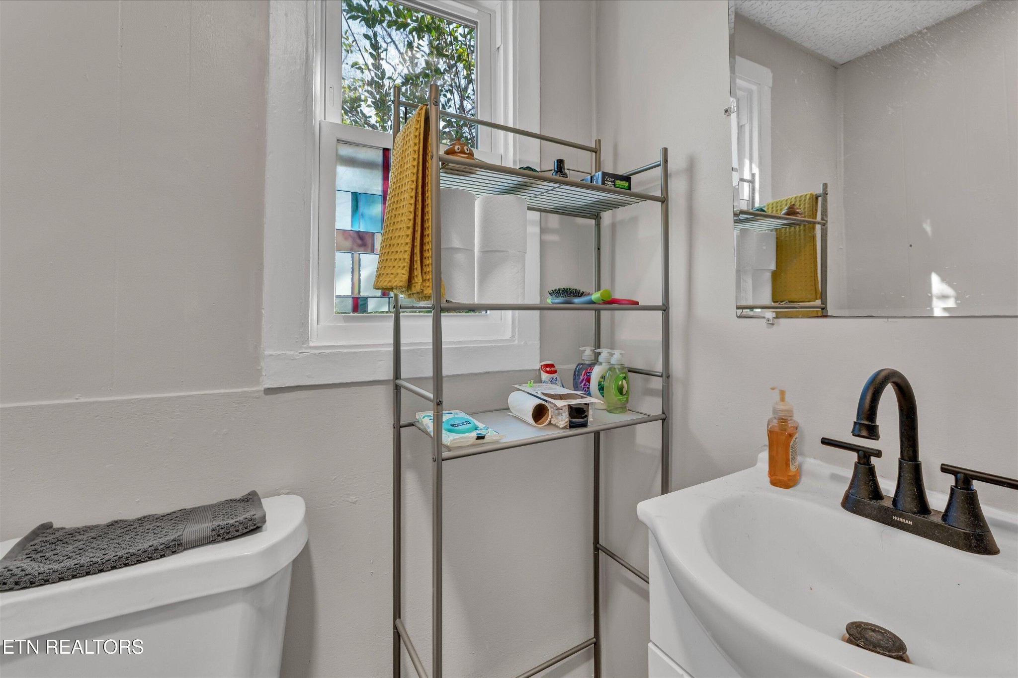 558560 West Outer Drive Oak Ridge, TN 37830 - Photo 12 of 29 a bathroom with a sink and a window