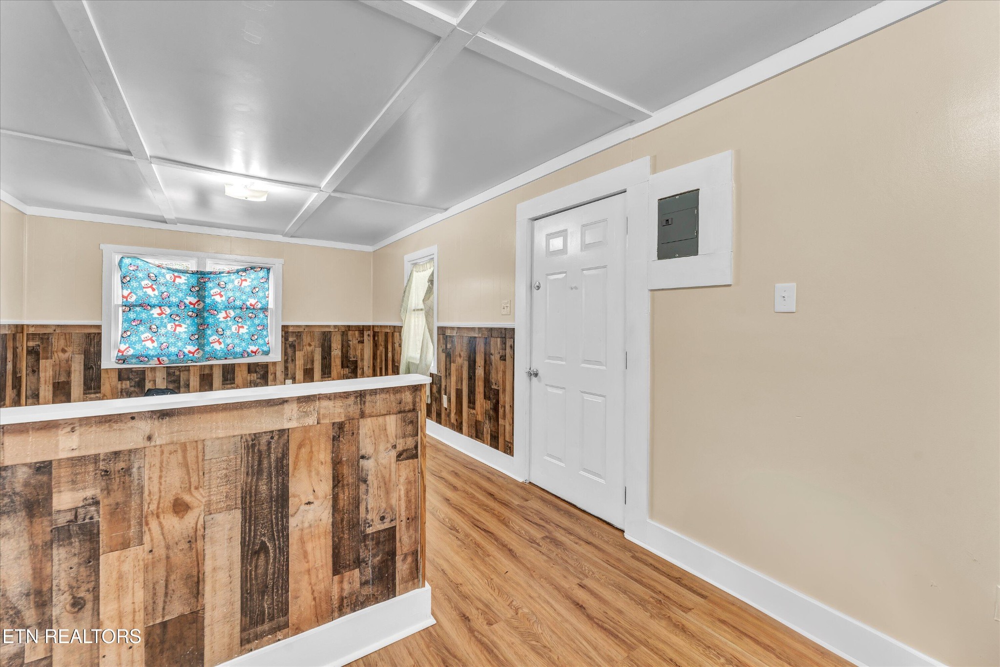 558560 West Outer Drive Oak Ridge, TN 37830 - Photo 17 of 29 a view of a hallway with wooden floor and windows