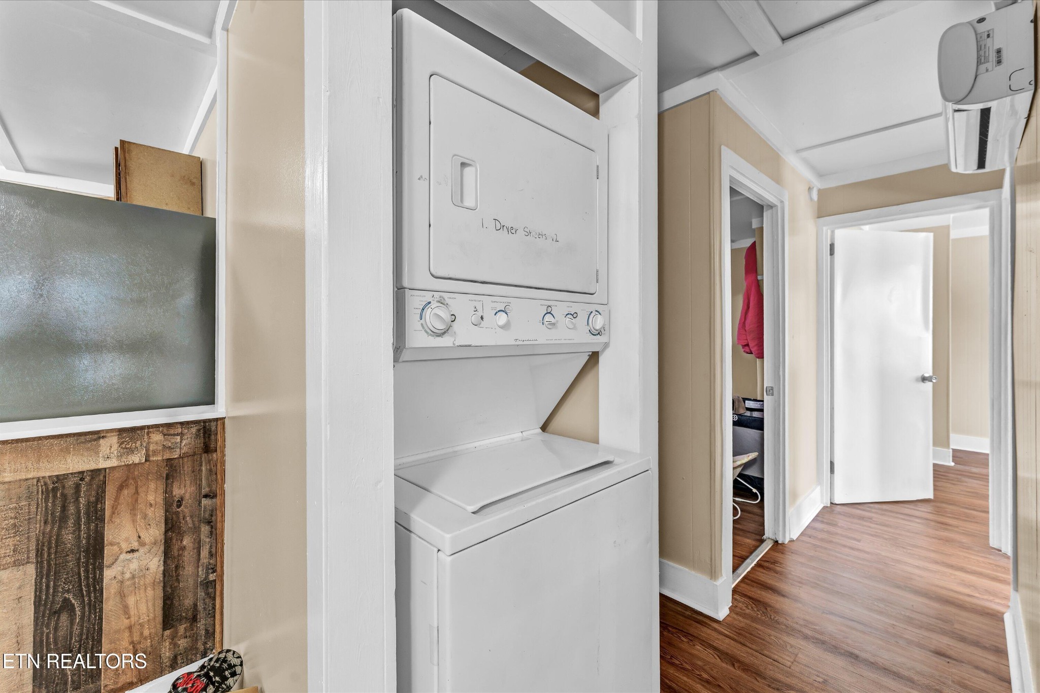 558560 West Outer Drive Oak Ridge, TN 37830 - Photo 20 of 29 a view of bathroom with a bathtub and a wooden floor
