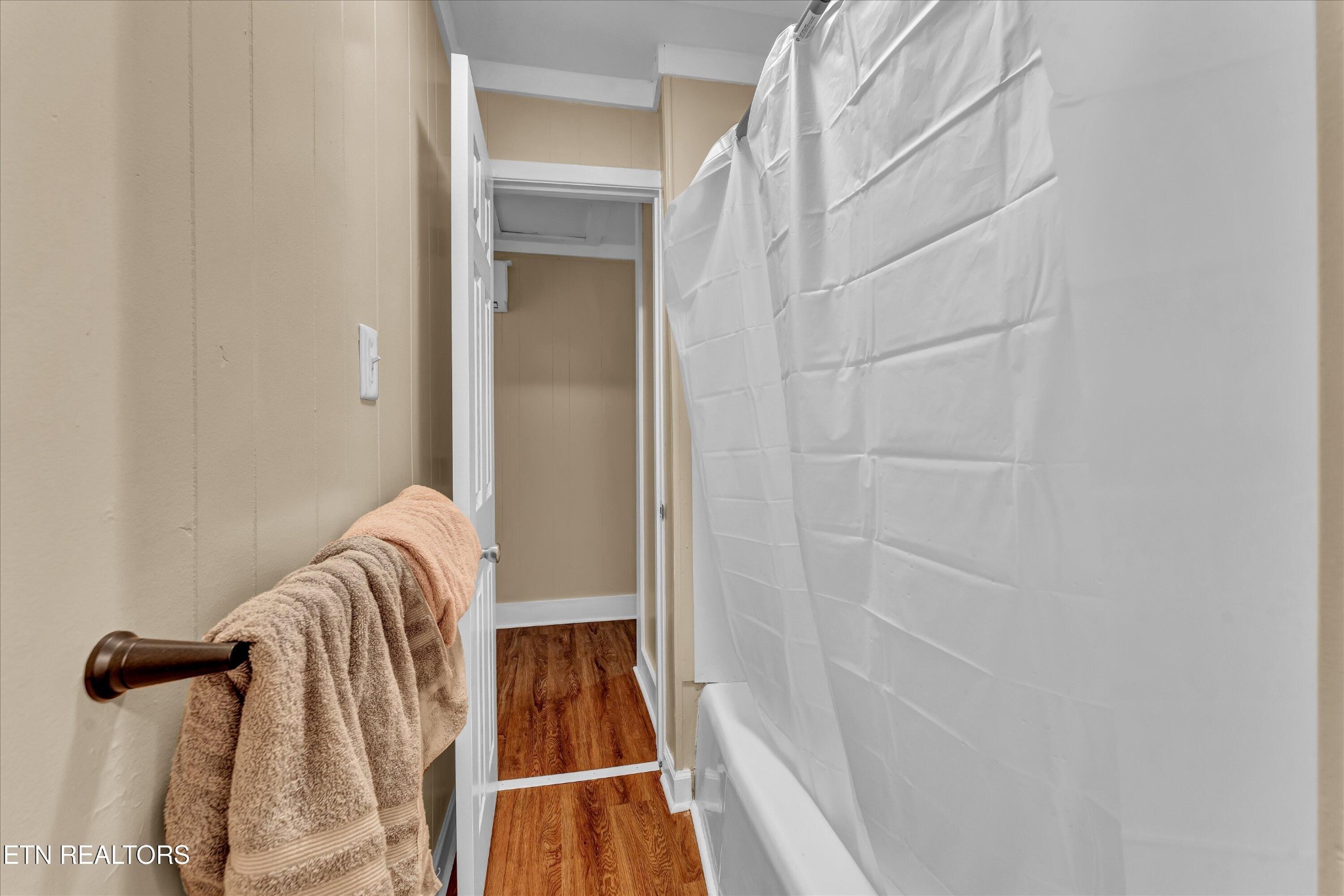 558560 West Outer Drive Oak Ridge, TN 37830 - Photo 22 of 29 a view of walk in closet