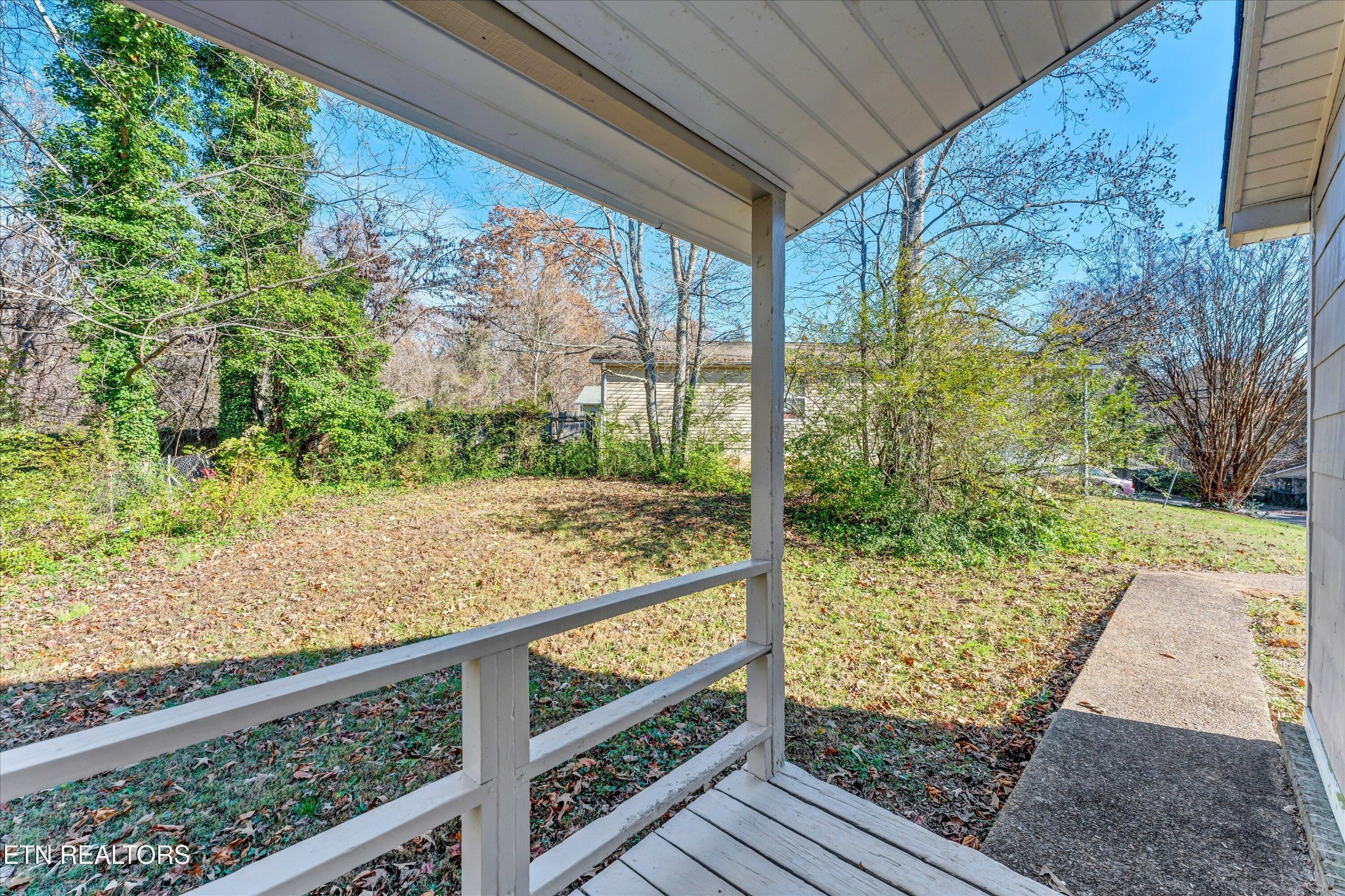 558560 West Outer Drive Oak Ridge, TN 37830 - Photo 26 of 29 a view of balcony with yard