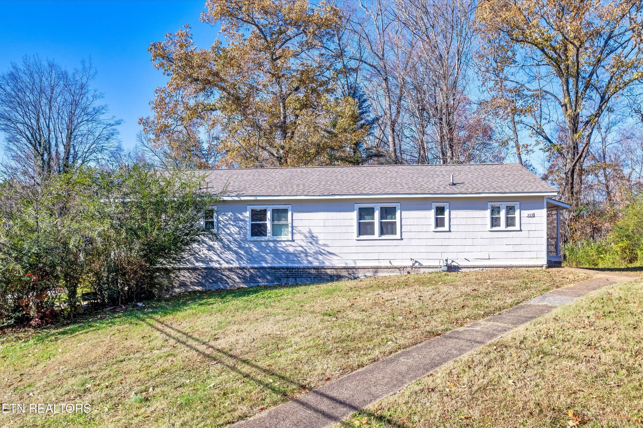 558560 West Outer Drive Oak Ridge, TN 37830 - Photo 27 of 29 a front view of a house with a yard