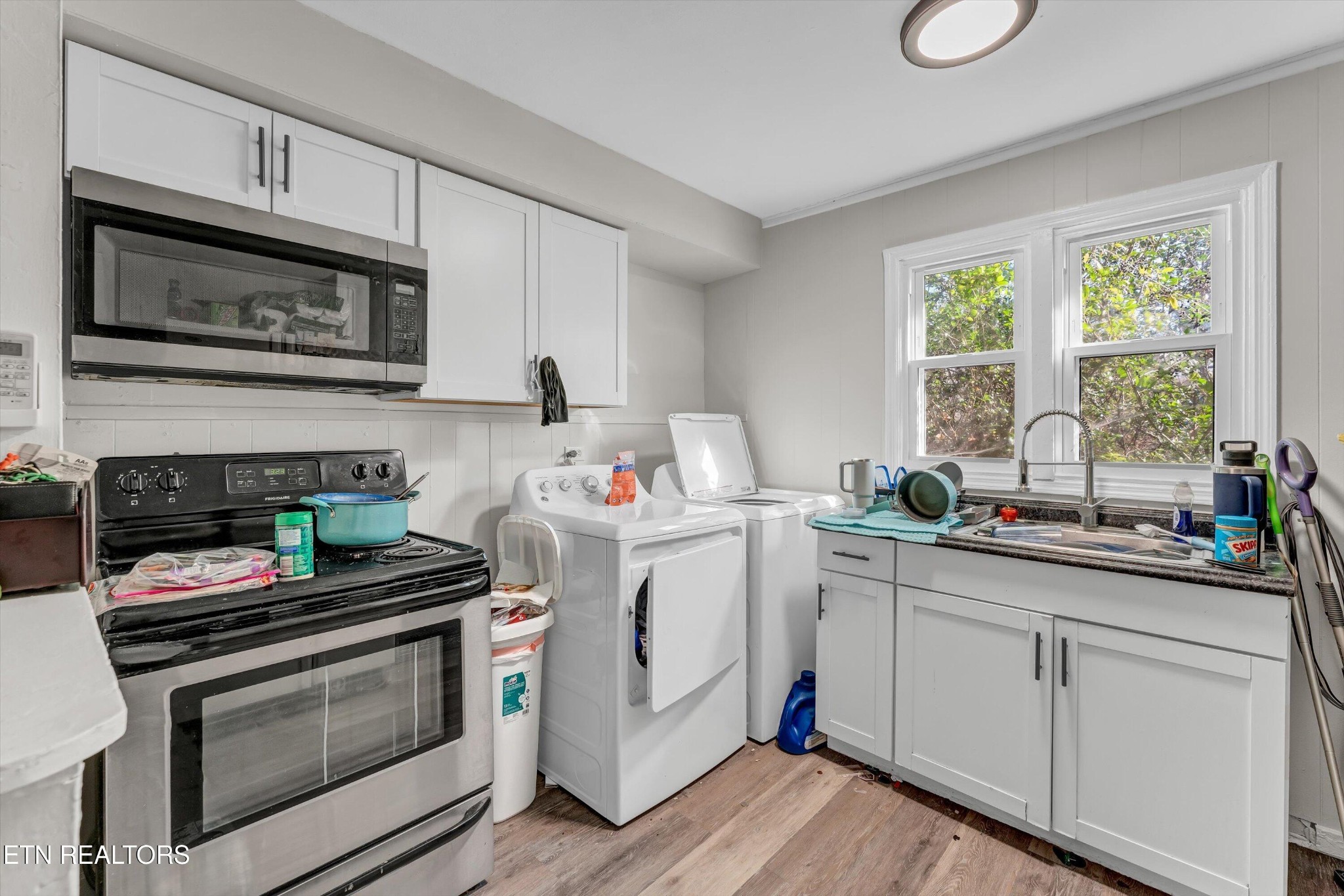 558560 West Outer Drive Oak Ridge, TN 37830 - Photo 7 of 29 a kitchen with a sink stove and microwave