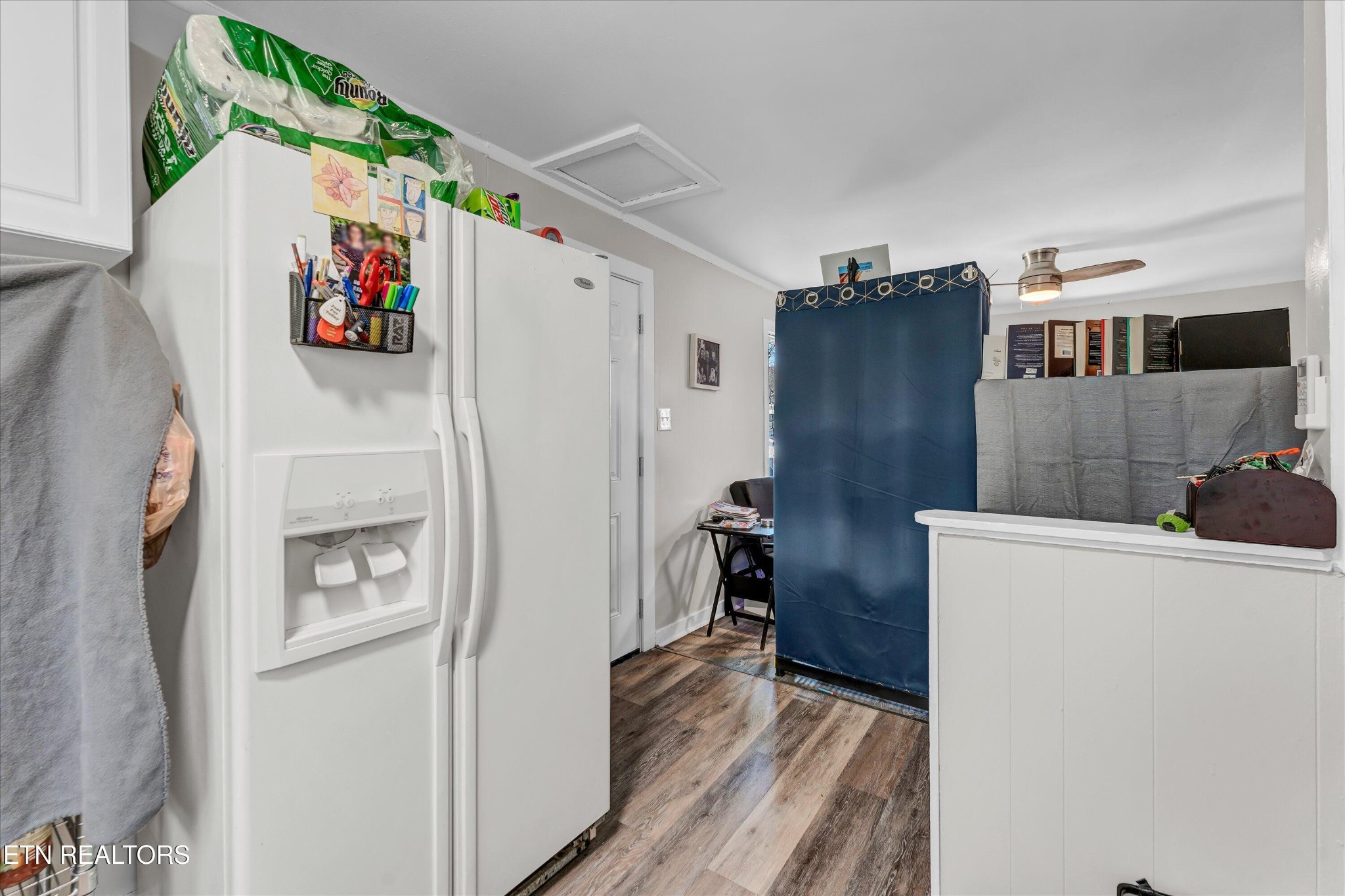 558560 West Outer Drive Oak Ridge, TN 37830 - Photo 8 of 29 a view of hallway with wooden floor