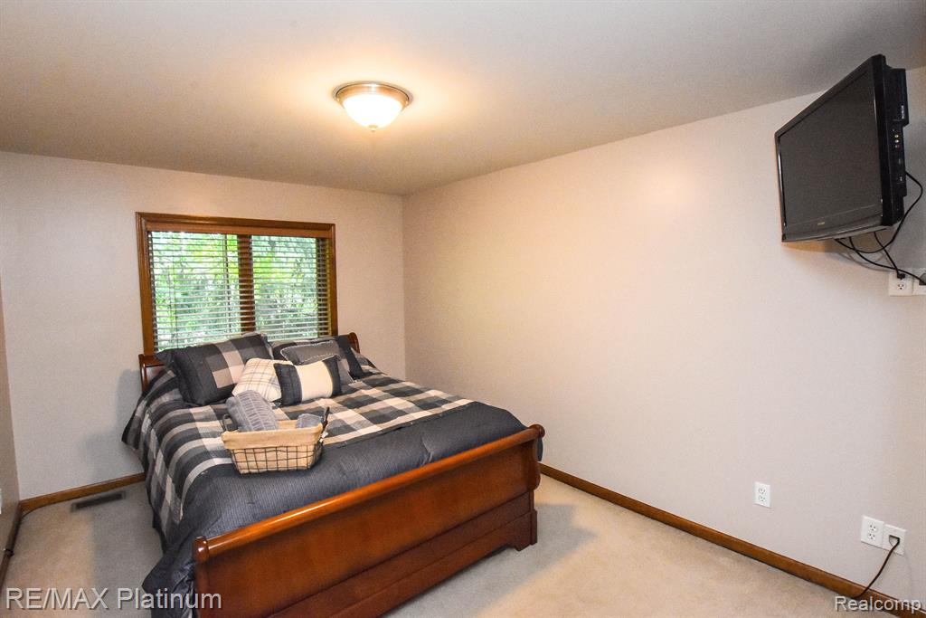 7976 Lee Road Brighton, MI 48116 - Photo 32 of 54