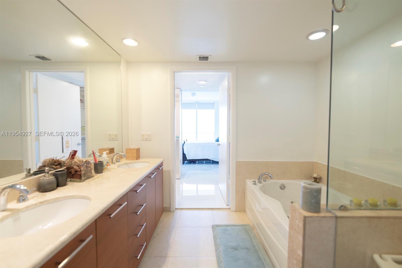 50 Biscayne Boulevard, Unit 3702 Miami, FL 33132 - Photo 12 of 24