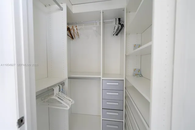 $1,149,000 | 50 Biscayne Boulevard, Unit 3702, Miami, FL 33132