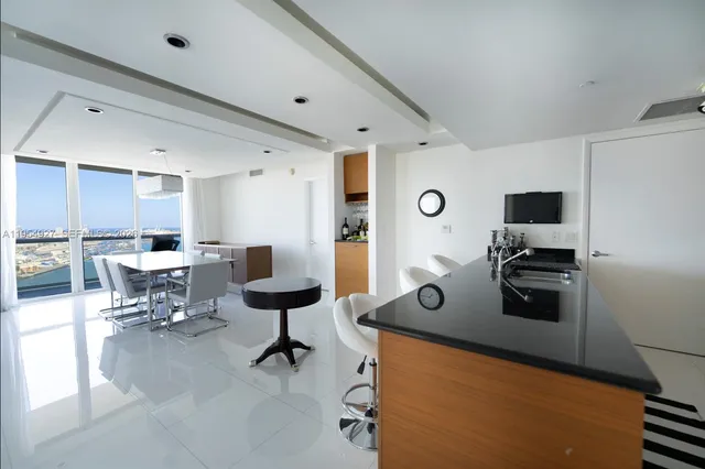 $1,149,000 | 50 Biscayne Boulevard, Unit 3702, Miami, FL 33132