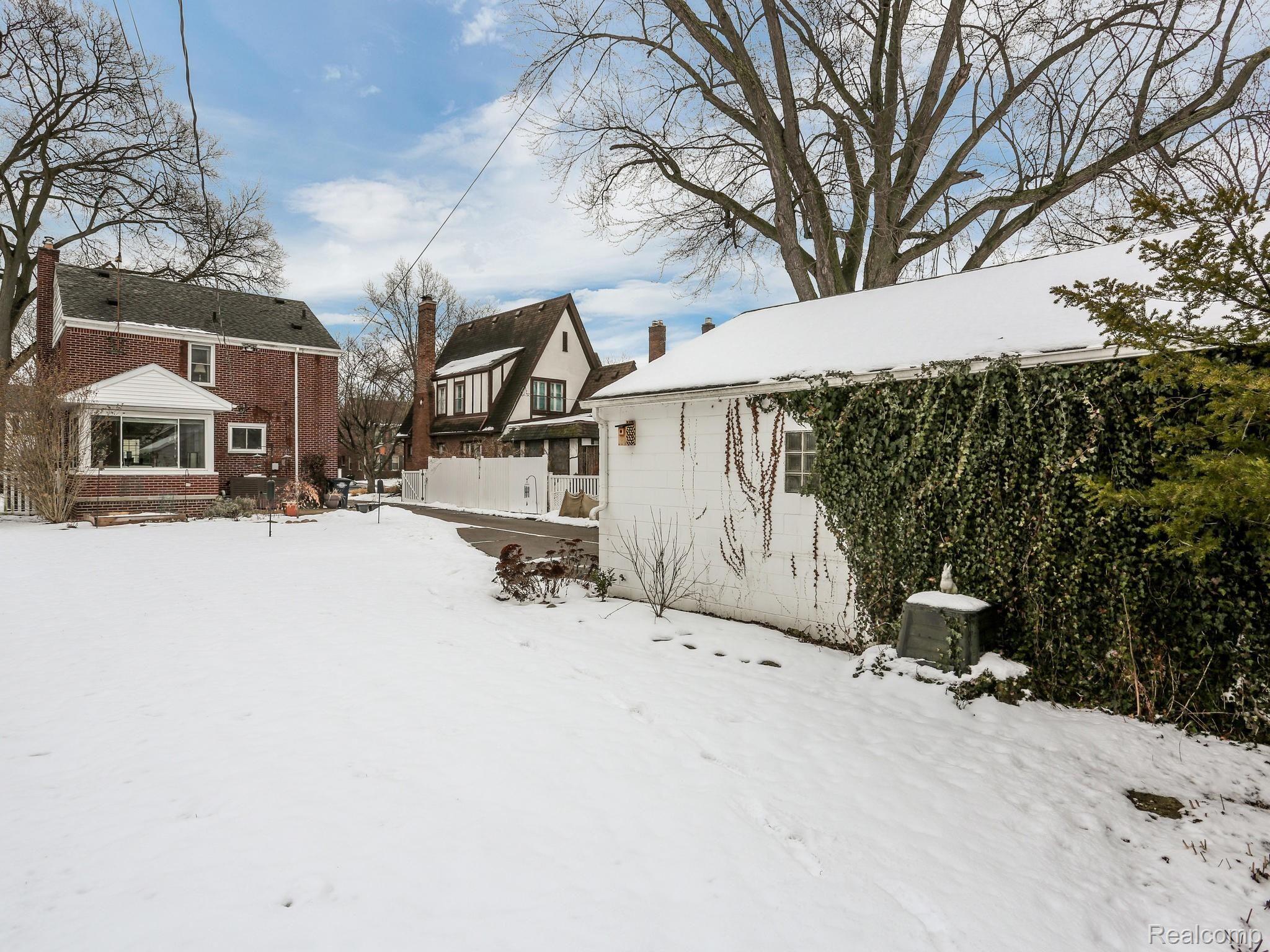 741 Lincoln Road Grosse Pointe, MI 48230 - Photo 21 of 23 741 Lincoln Rd Grosse Pointe-024-024-741 Lincoln Road Grosse-MLS_Size.jpg