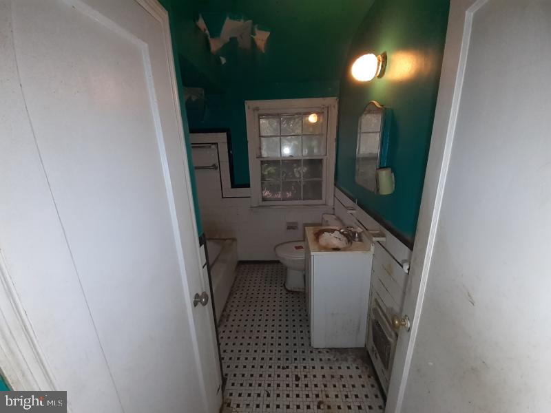 1647 Stonewood Road Baltimore, MD 21239 - Photo 9 of 13