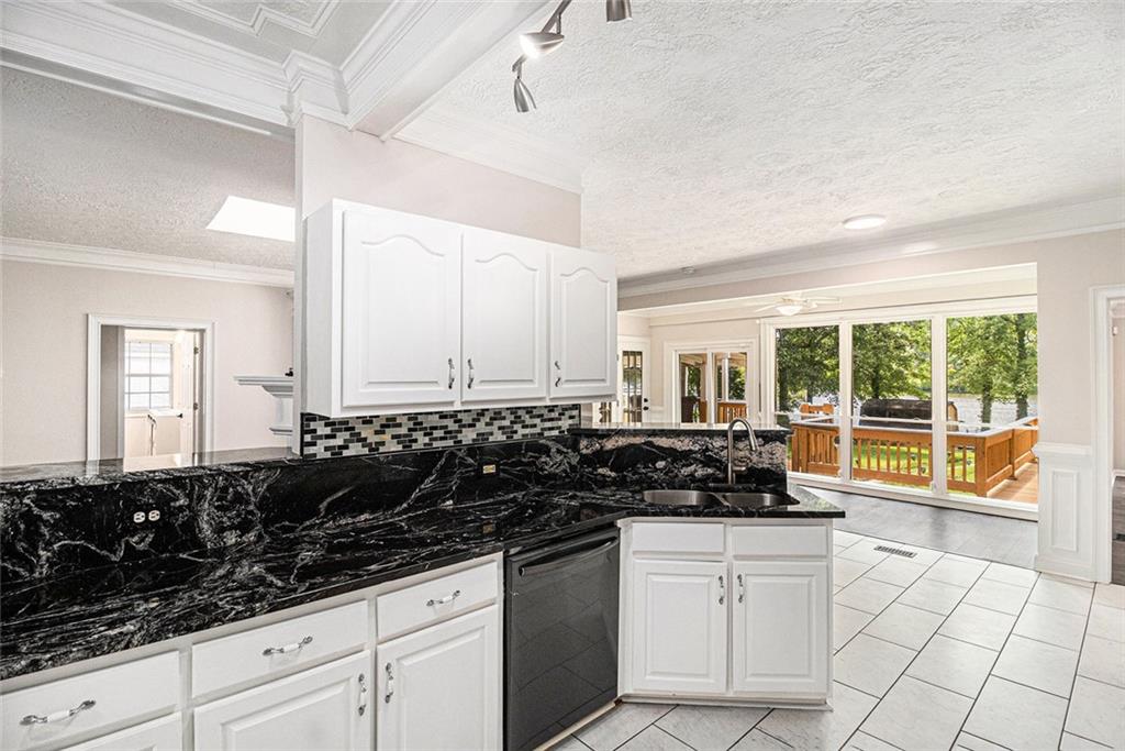 96 Pointe View Court Jackson, GA 30233 - Photo 8 of 36