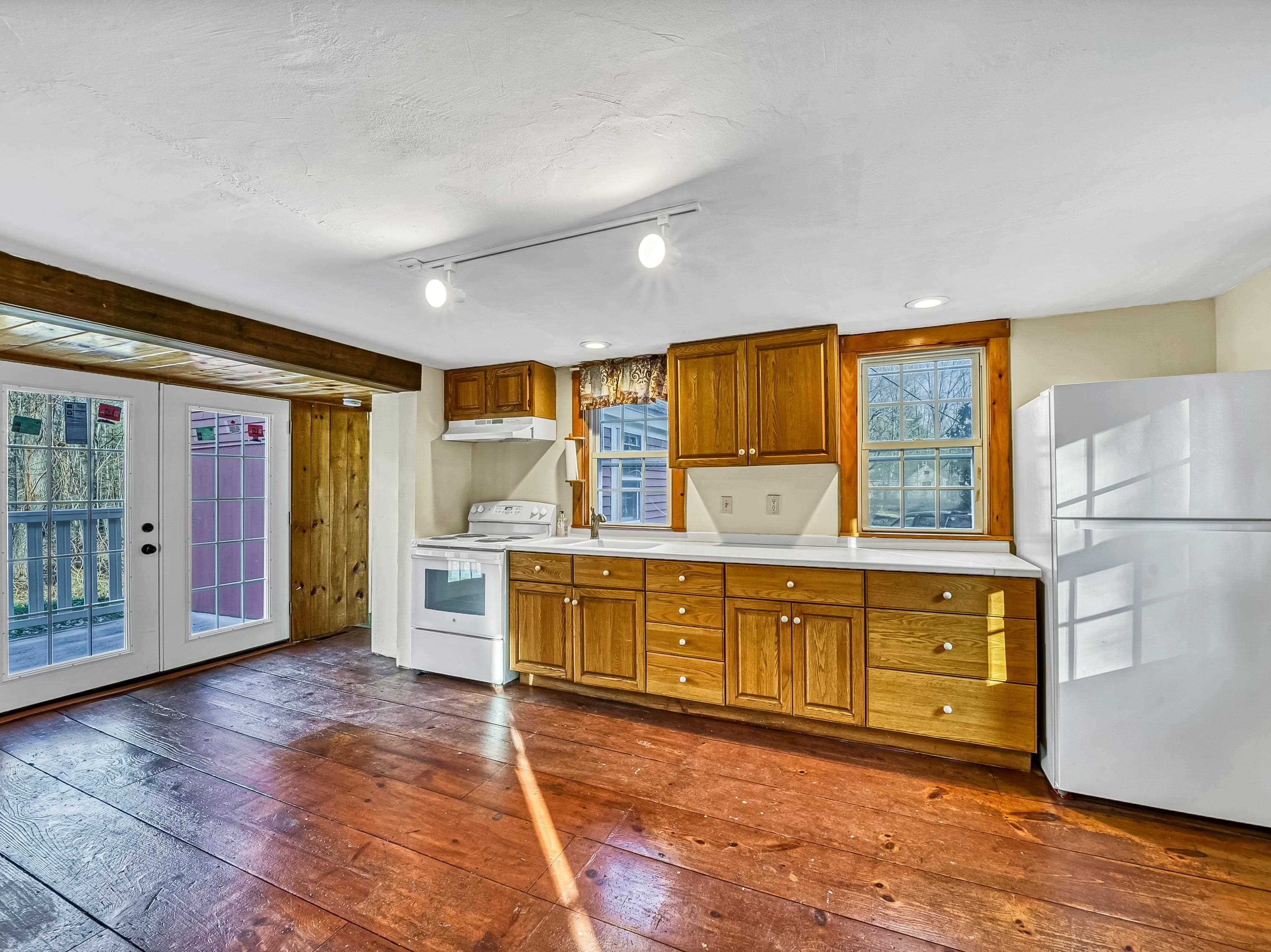 303 Center Road Goshen, NH 03752 - Photo 5 of 32