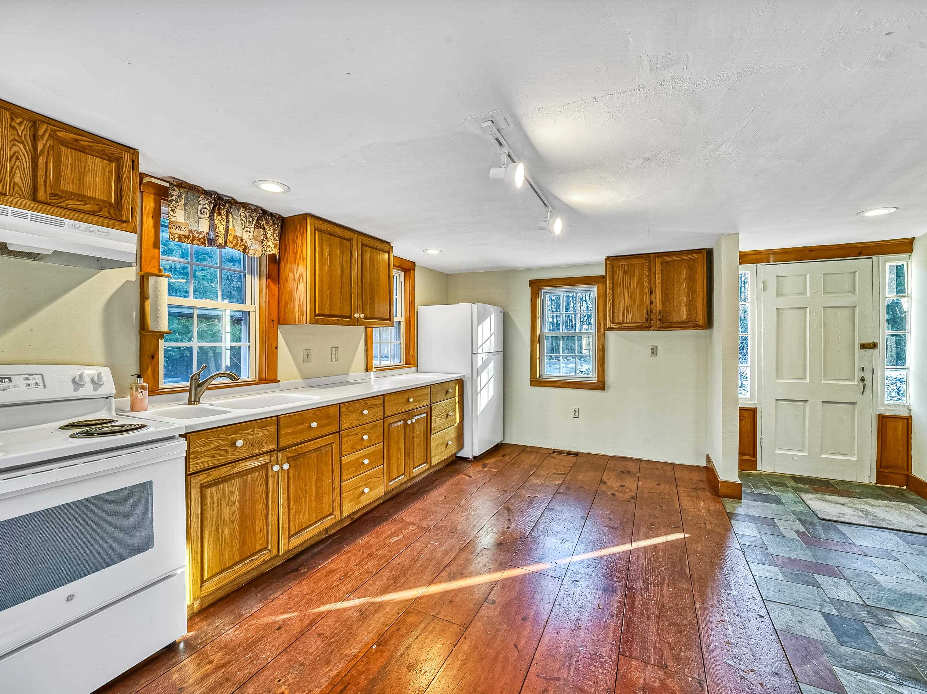 303 Center Road Goshen, NH 03752 - Photo 6 of 32