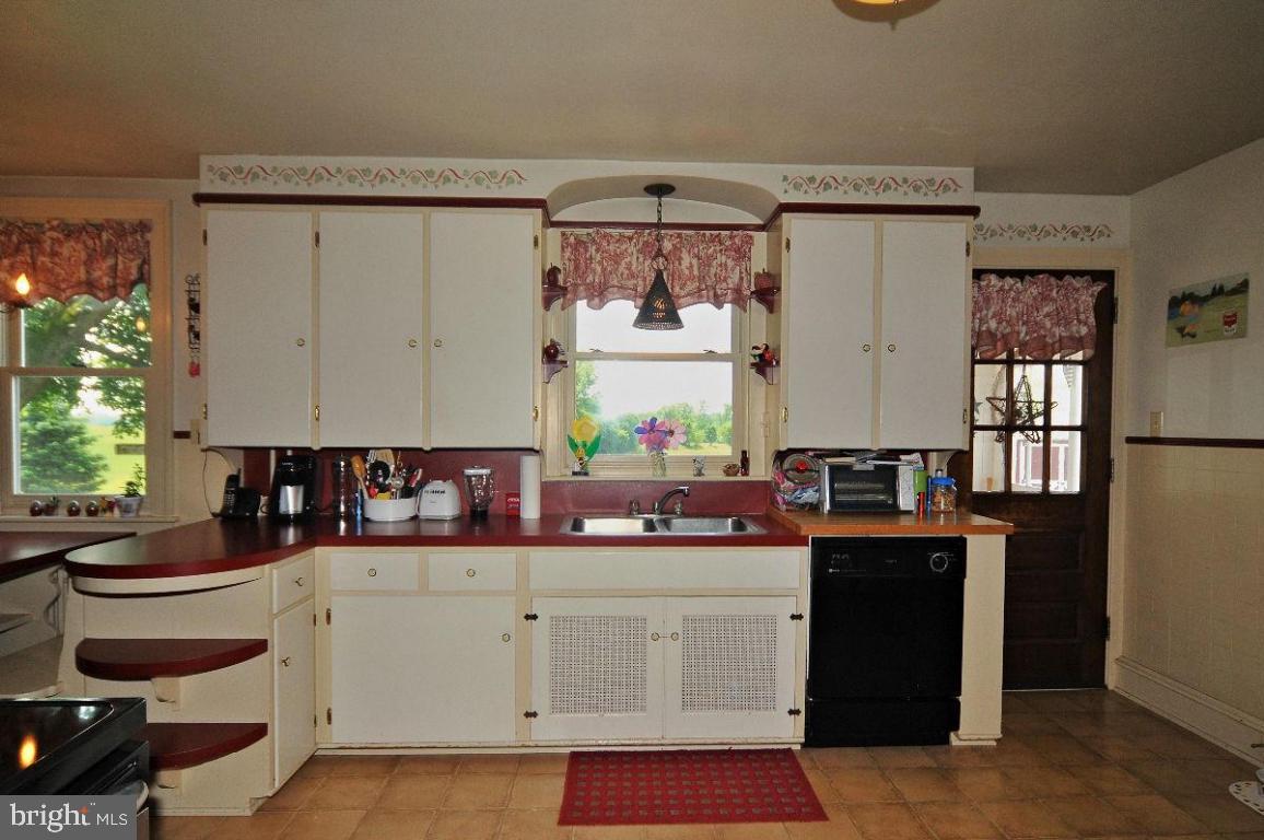 2290 West Main Street Ephrata, PA 17522 - Photo 8 of 32