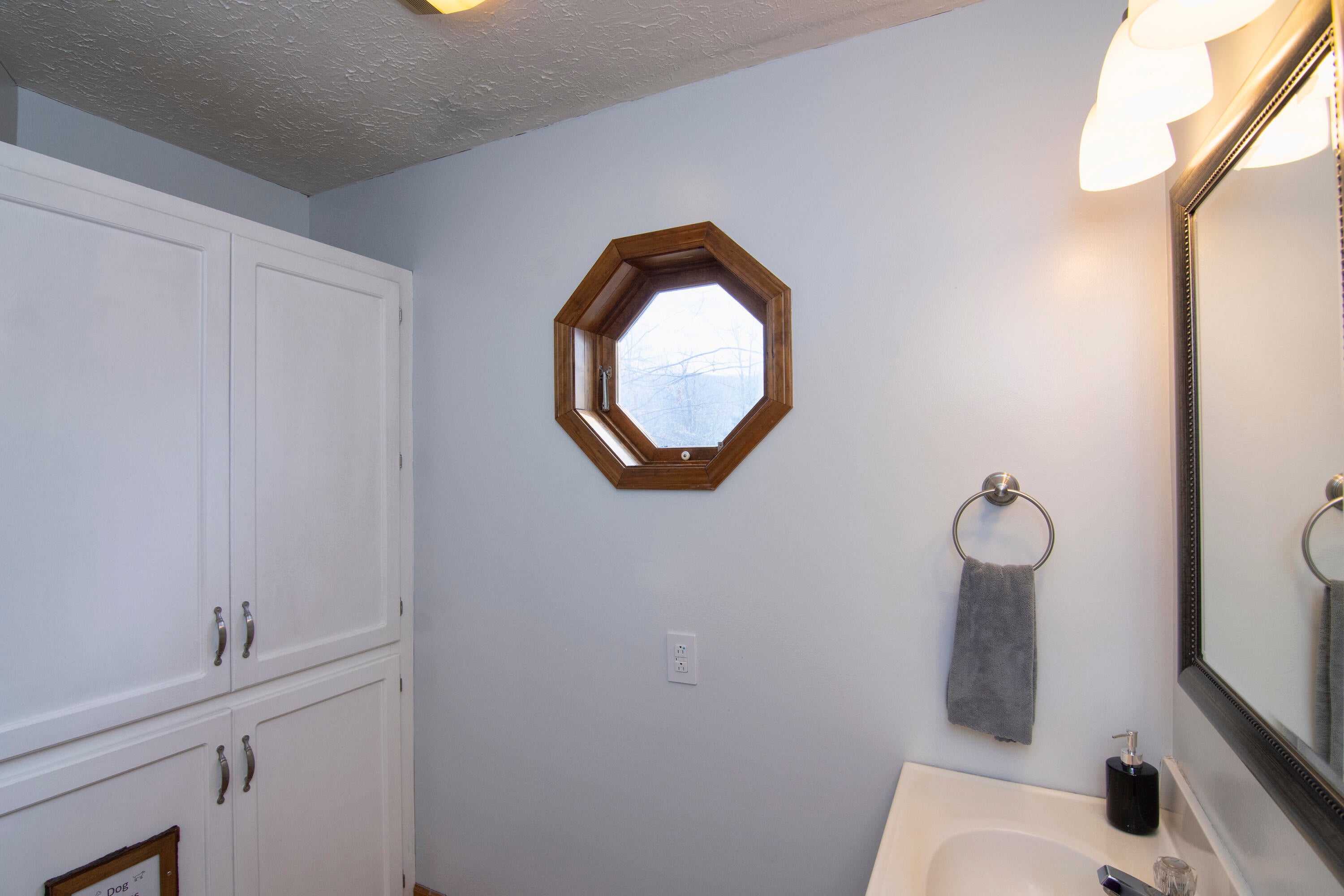 2148 Stone House Road Caldwell, WV 24925 - Photo 36 of 82 Gallery Image 36