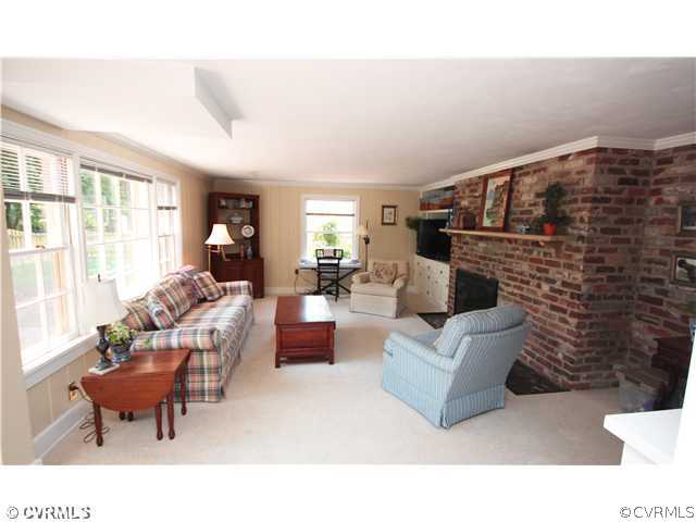 8113 Rose Hill Road Henrico, VA 23229 - Photo 8 of 18 Den/Family/Great Room