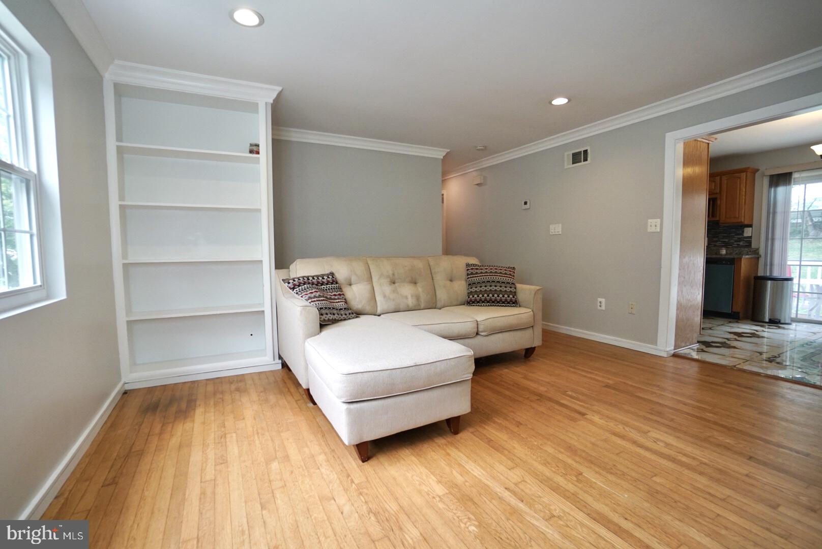 13115 Haddock Road Woodbridge, VA 22193 - Photo 8 of 43 Gallery Image 8