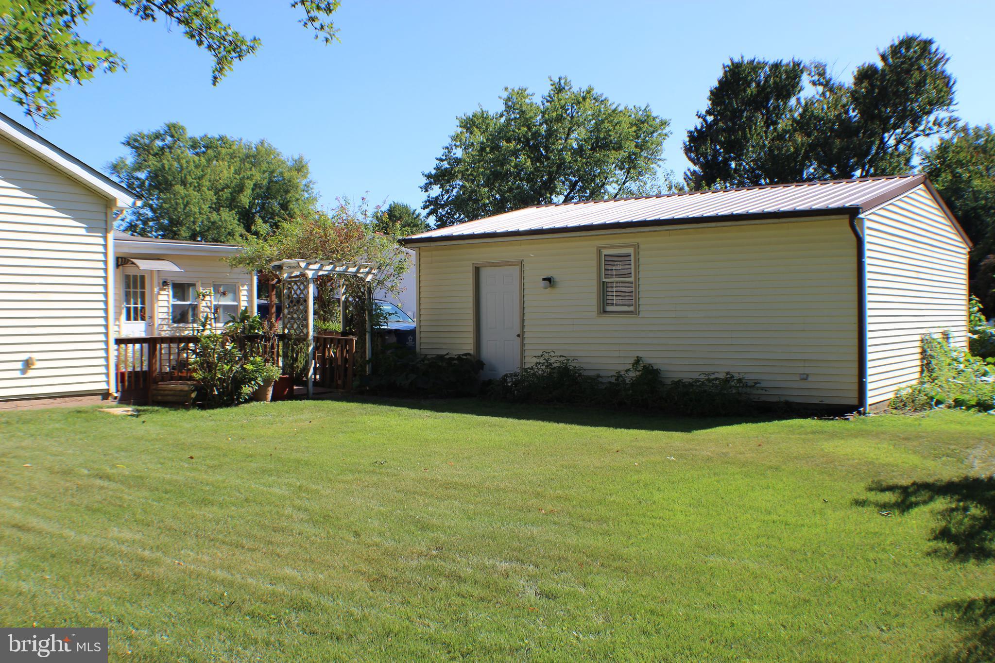 111 North Hickory Road Sterling, VA 20164 - Photo 11 of 30 a view of backyard with garden