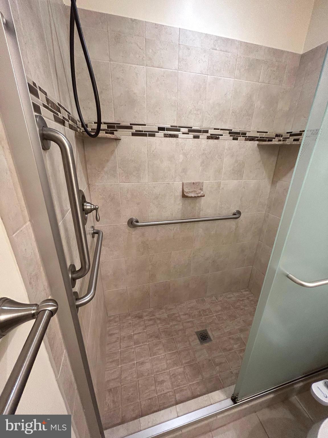 111 North Hickory Road Sterling, VA 20164 - Photo 25 of 30 a bathroom with a shower
