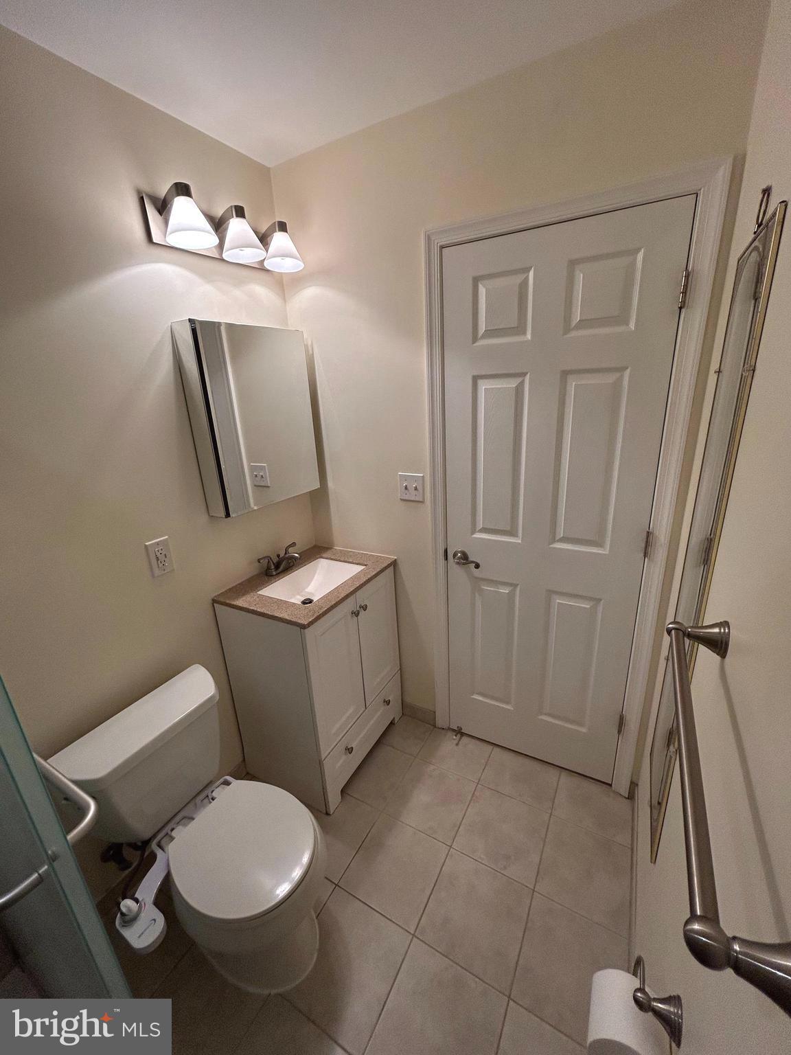 111 North Hickory Road Sterling, VA 20164 - Photo 26 of 30 a bathroom with a toilet a sink and mirror