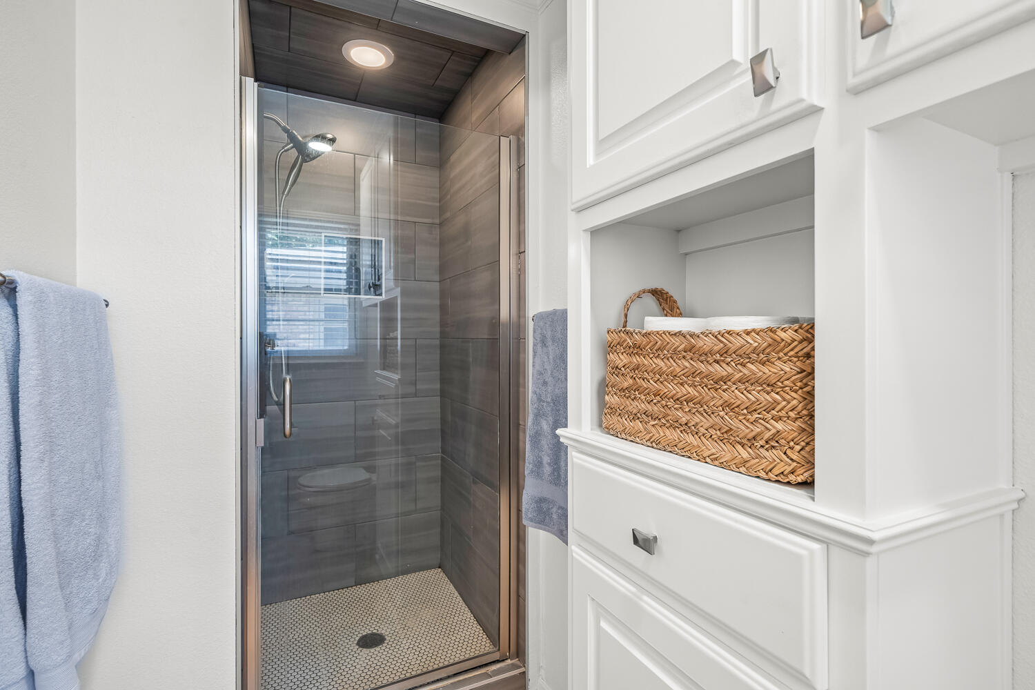 3418 62nd Street Lubbock, TX 79413 - Photo 24 of 45 a bathroom with a bathtub and shower