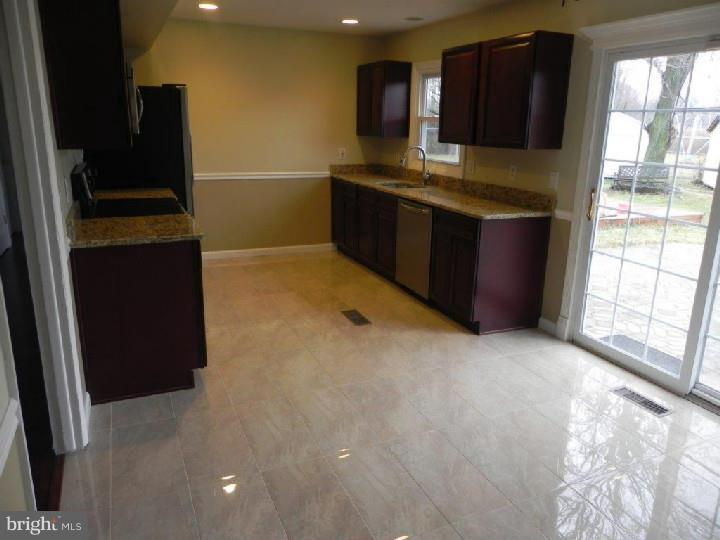 544 Charleston Road Willingboro, NJ 08046 - Photo 4 of 24 Kitchen