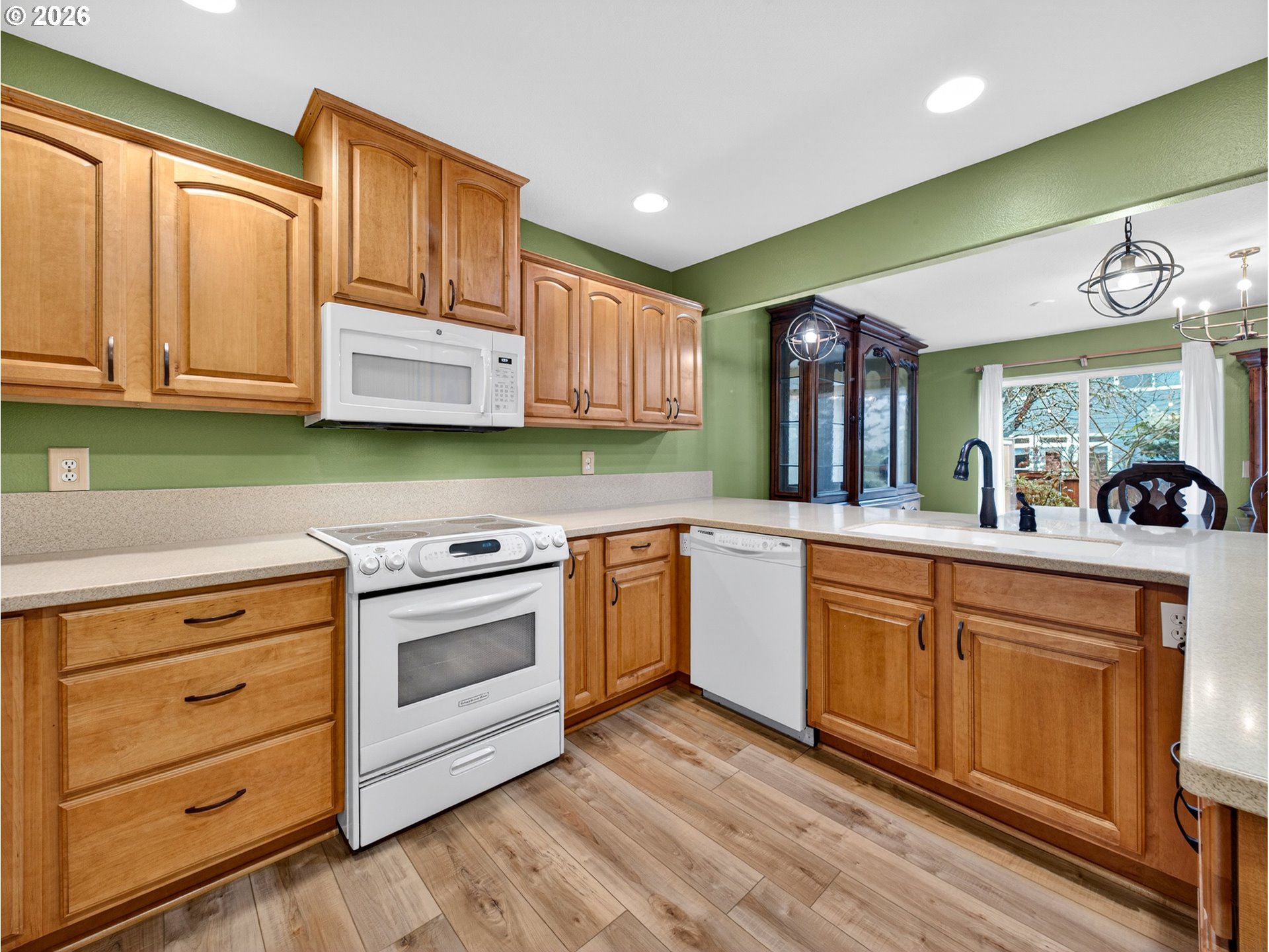 17890 Southwest 115th Avenue Tualatin, OR 97062 - Photo 7 of 48 Kitchen