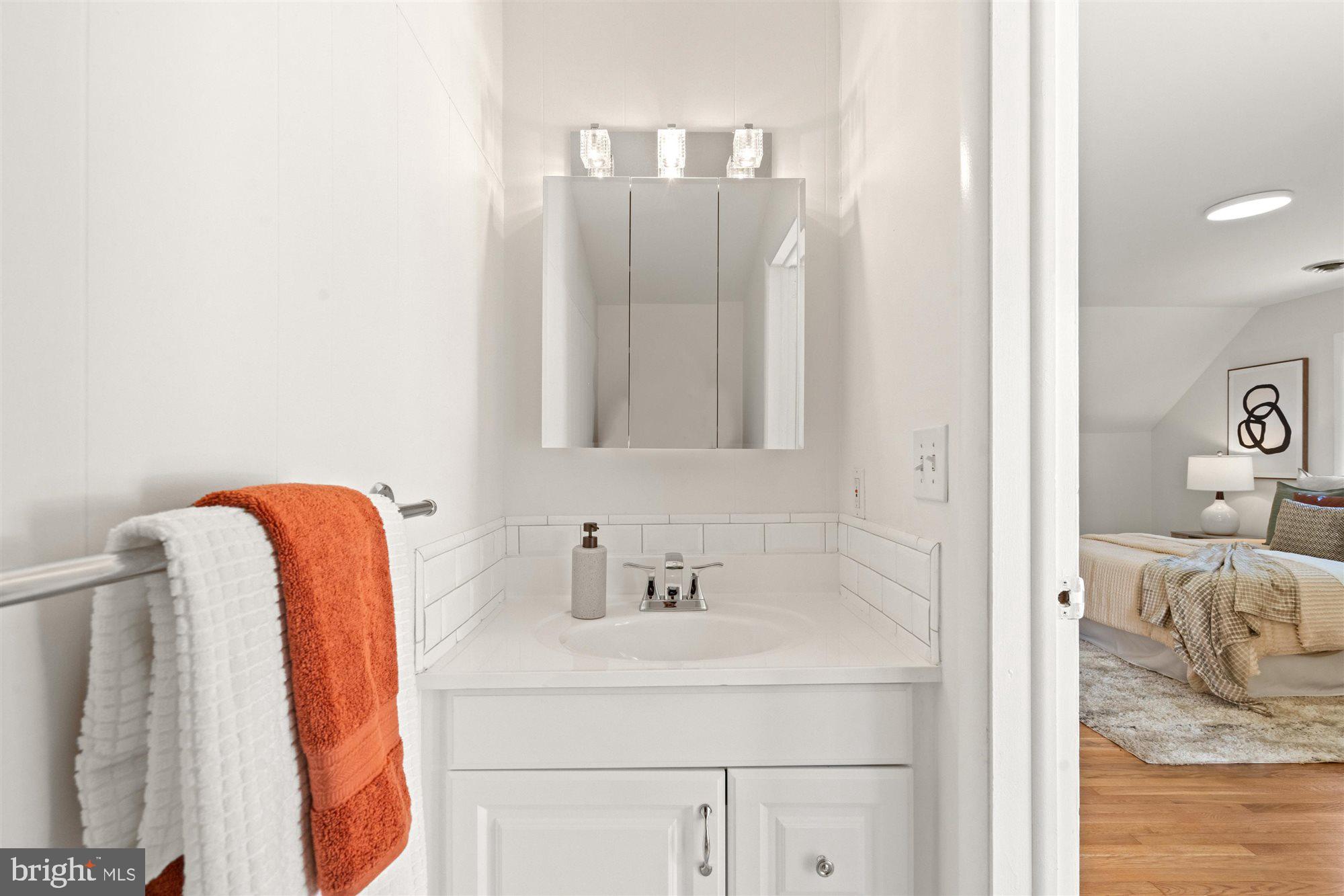 6200 Rockhurst Road Bethesda, MD 20817 - Photo 16 of 31 Half bath in primary bedroom